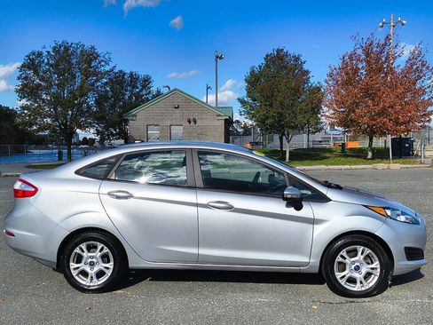 Used 2015 Ford Fiesta SE image 8