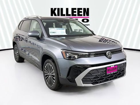 New 2026 Volkswagen Taos SE image 1