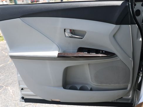 Used 2011 Toyota Venza FWD image 42