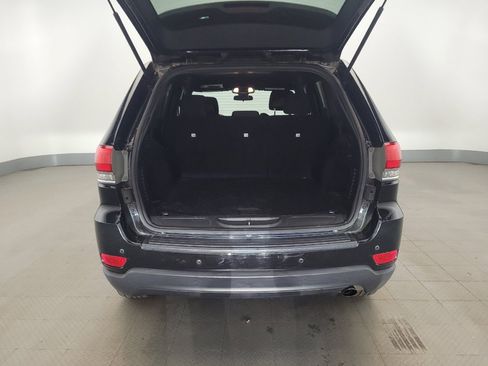 Used 2018 Jeep Grand Cherokee Laredo AWD/4WD image 29