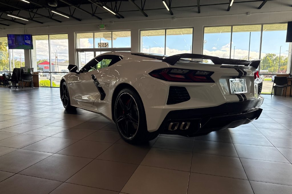 Used 2021 Chevrolet Corvette Stingray Coupe w/ Z51 Performance Package RWD image 5