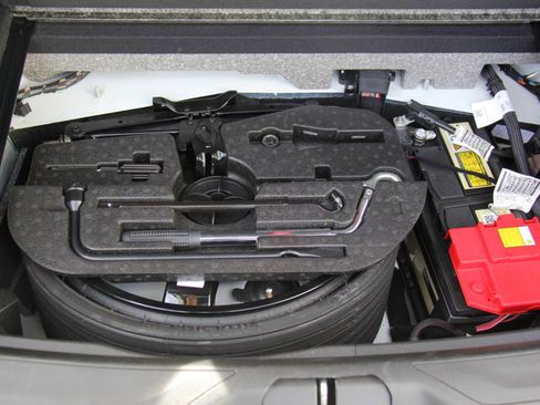 Used 2020 Maserati Levante S image 28