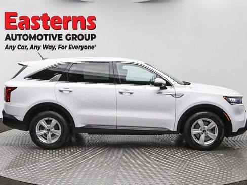 Used 2023 Kia Sorento LX FWD image 4