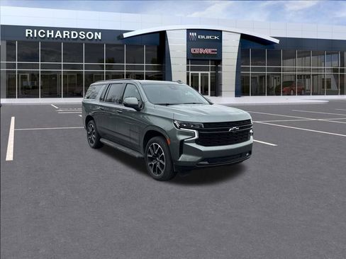 Used 2024 Chevrolet Suburban RST w/ Luxury Package image 8