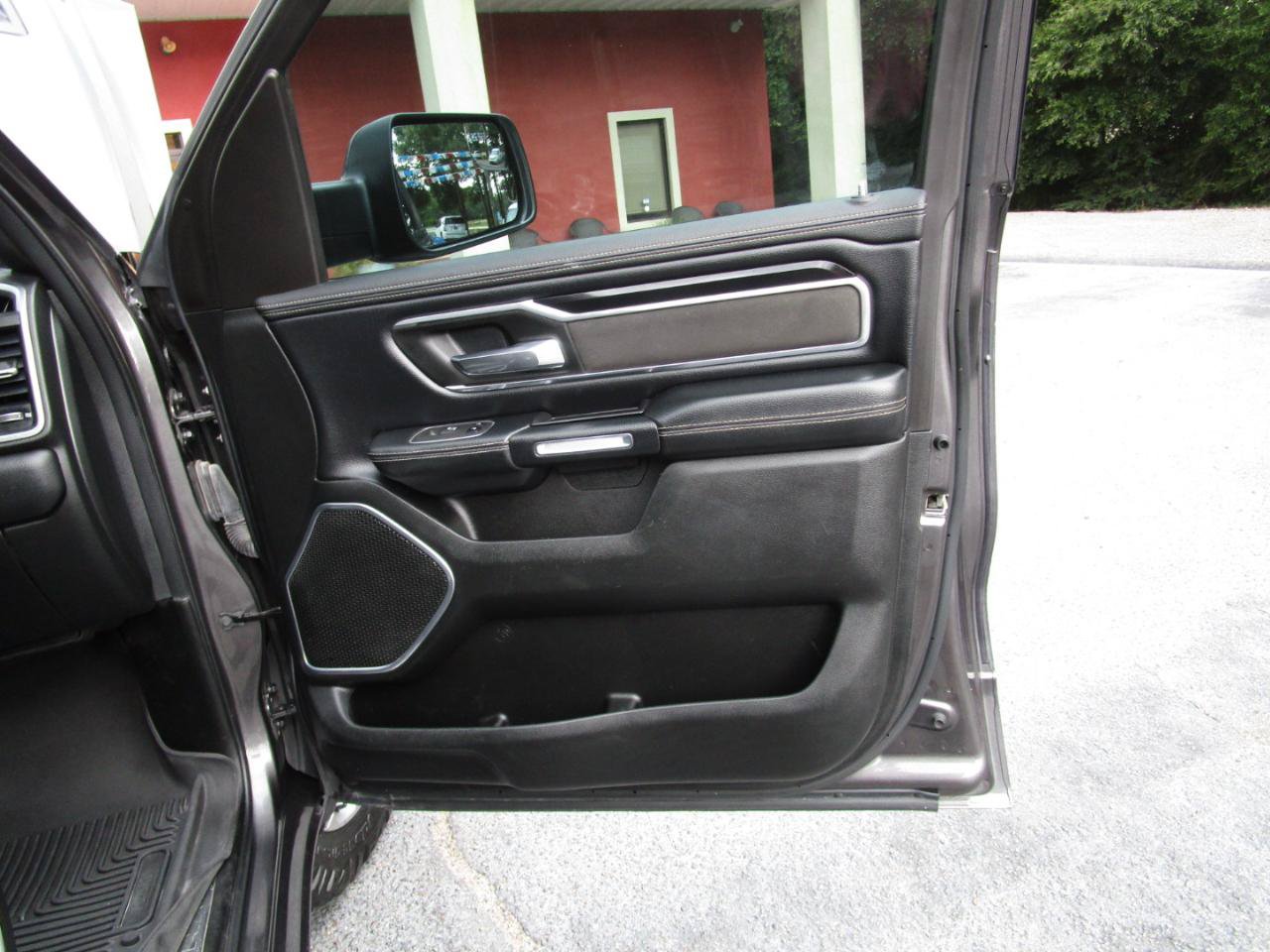Used 2022 RAM 1500 Laramie w/ Sport Appearance Package AWD/4WD image 30
