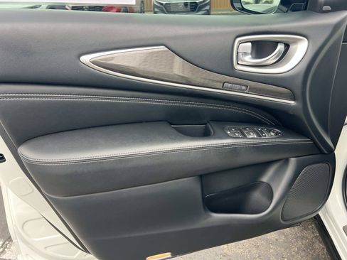 Used 2019 INFINITI QX60 Luxe w/ Essential Package FWD image 6