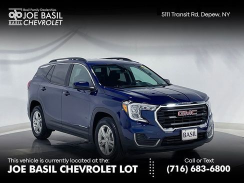 Used 2023 GMC Terrain SLE w/ Driver Convenience Package image 1