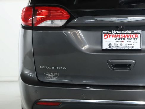 Used 2017 Chrysler Pacifica Touring-L Plus w/ Tire & Wheel Group FWD image 43