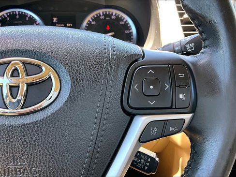 Used 2018 Toyota Highlander Limited FWD image 25