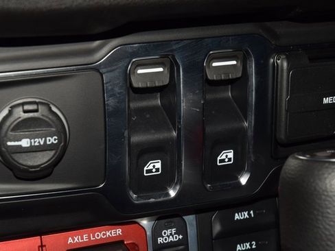 Used 2025 Jeep Wrangler Sport image 32