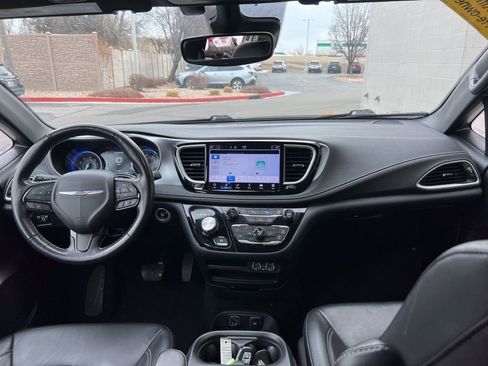 Used 2021 Chrysler Pacifica Touring-L w/ S Appearance Package image 21