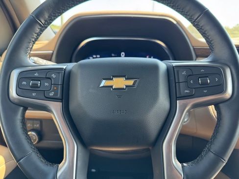 Used 2024 Chevrolet Suburban Premier image 20