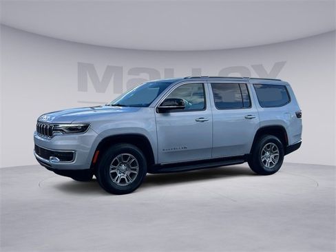 Used 2024 Jeep Wagoneer Base image 1