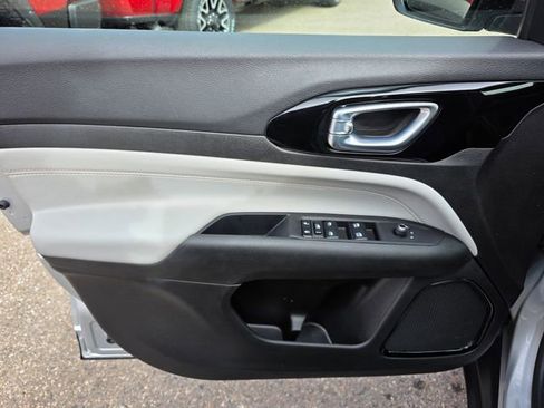 Used 2024 Jeep Compass Limited image 24