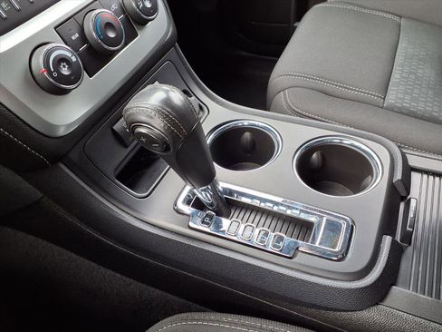 Used 2015 GMC Acadia SLE image 10