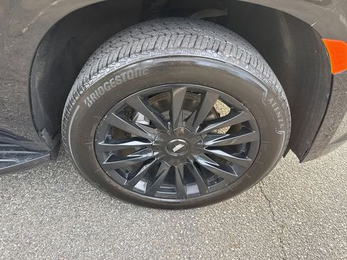 Used 2023 Cadillac Escalade ESV Premium Luxury image 40