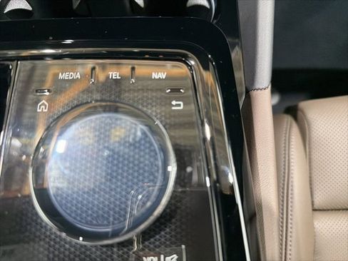 Used 2026 BMW 530i xDrive w/ Premium Package image 39