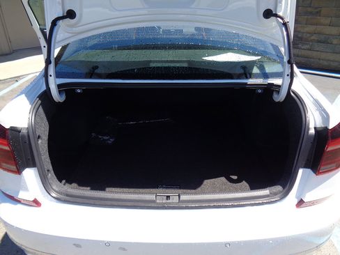 Used 2018 Volkswagen Passat 2.0T SE image 18