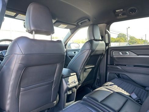 Used 2025 Ford Explorer ST-Line w/ ST-Line Street Pack image 30