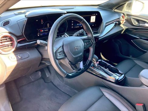 Used 2025 Chevrolet Trax RS w/ Sunroof Package image 18