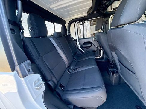 Used 2022 Jeep Gladiator Sport image 30