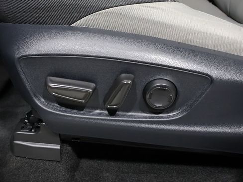 Used 2024 Toyota Tacoma TRD Off-Road image 13