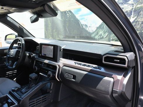 Certified 2025 Toyota Tacoma SR5 AWD/4WD image 24