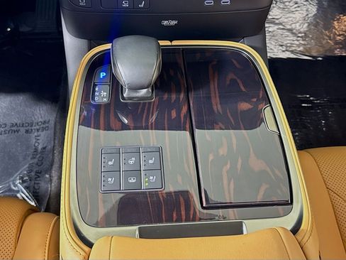 Used 2024 Lexus LS 500 w/ Interior Upgrade Package image 19