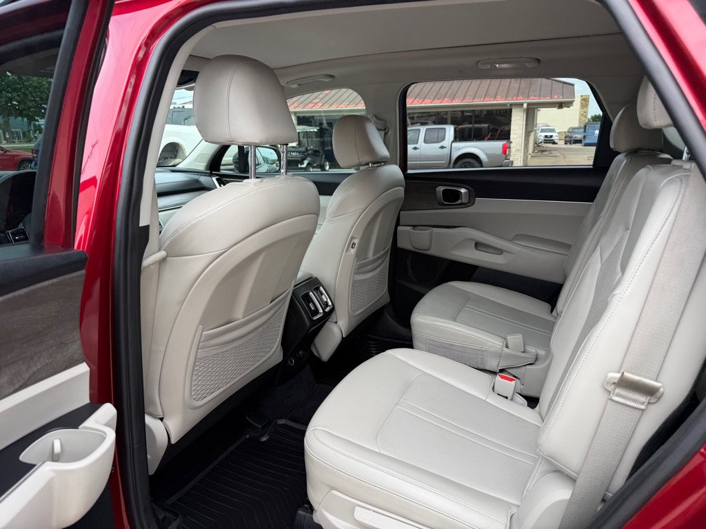 Used 2021 Kia Sorento EX w/ Panoramic Sunroof Package FWD image 17