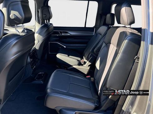 Used 2025 Jeep Wagoneer Series II w/ Premium Group I image 14