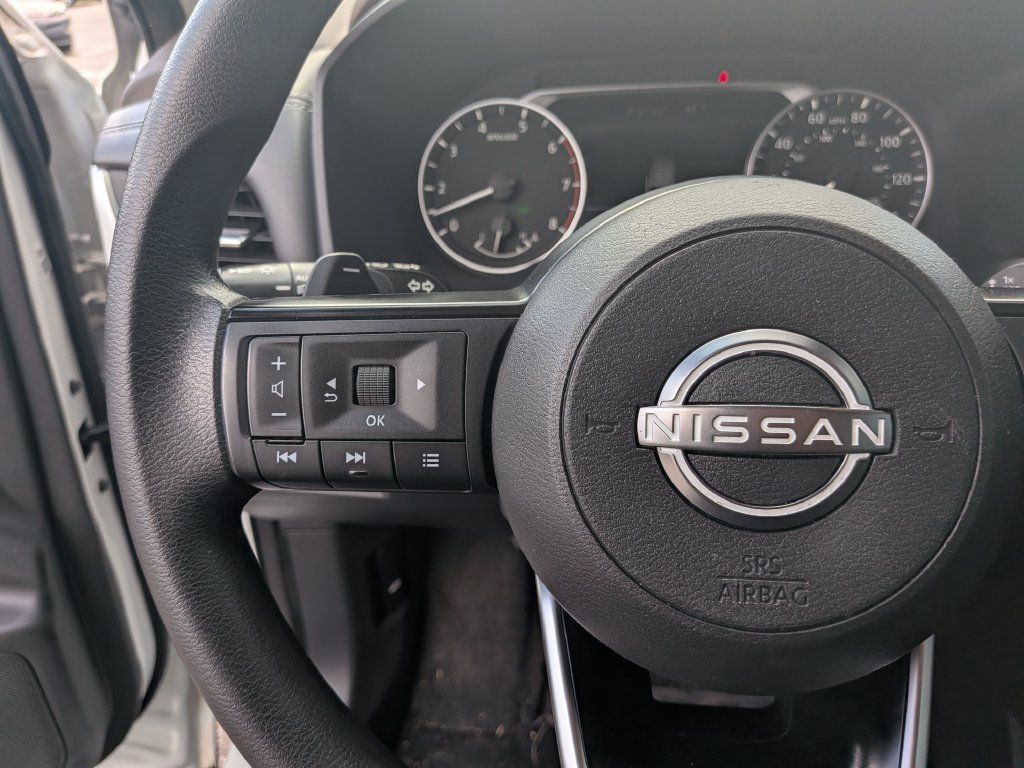 Used 2022 Nissan Rogue S AWD/4WD image 13