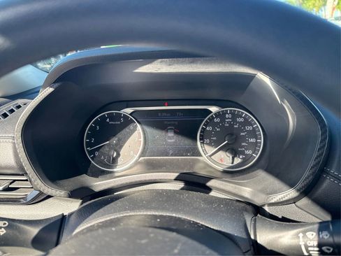 Used 2025 Nissan Sentra SV FWD image 18