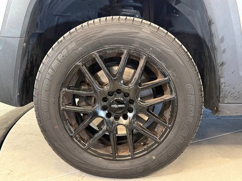 Used 2017 Jeep Renegade Trailhawk w/ Premium Trailhawk Package image 22