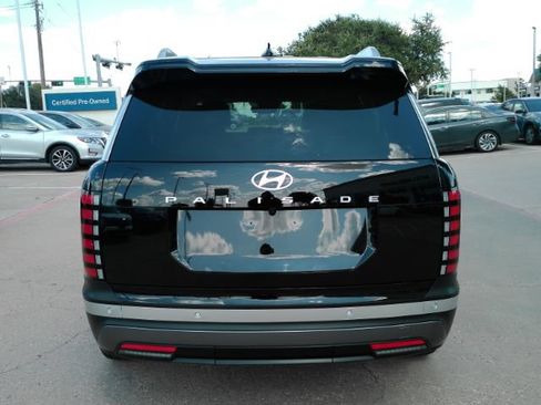 Used 2026 Hyundai Palisade SEL FWD image 9