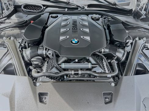 Used 2023 BMW 760i xDrive image 35