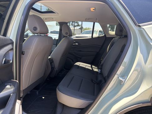 Used 2025 Chevrolet Trax ACTIV w/ Sunroof Package FWD image 5