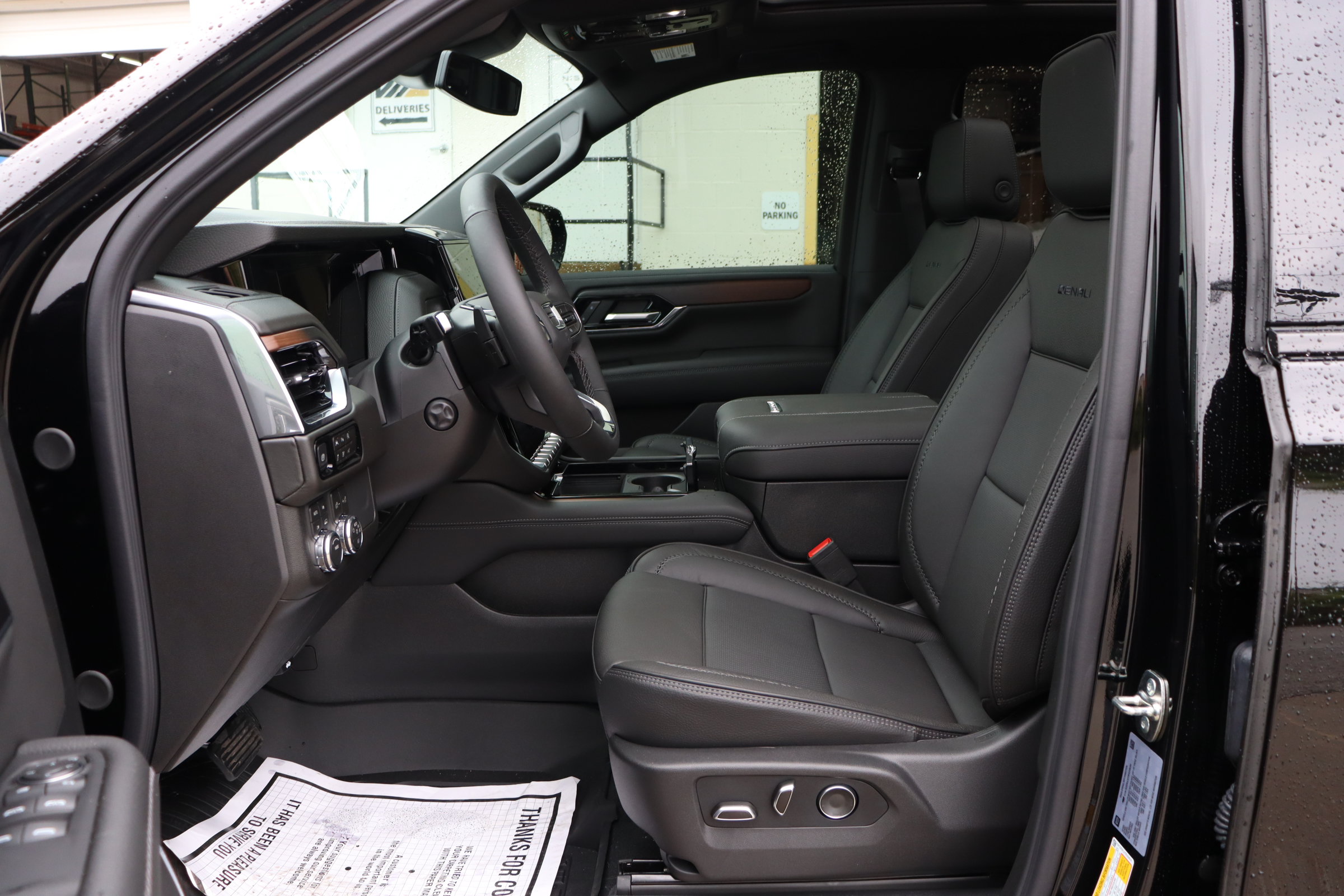 New 2026 GMC Yukon Denali w/ Sun & Power Step Package AWD/4WD image 29
