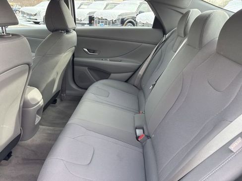 Certified 2025 Hyundai Elantra SE image 22