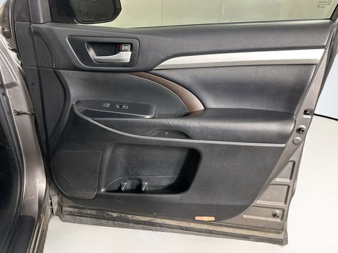 Used 2018 Toyota Highlander XLE image 34