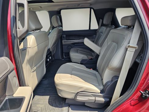 Used 2018 Ford Expedition Limited w/ Equipment Group 301A RWD image 15