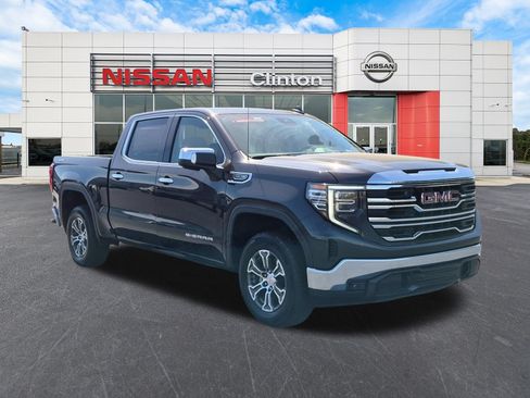 Used 2025 GMC Sierra 1500 SLT AWD/4WD image 1