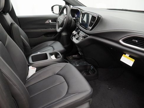 New 2026 Chrysler Pacifica Select image 32
