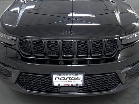 New 2025 Jeep Grand Cherokee Altitude image 16