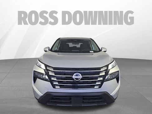 Used 2025 Nissan Rogue SV FWD image 2