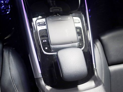 Used 2020 Mercedes-Benz GLB 250 4MATIC image 23