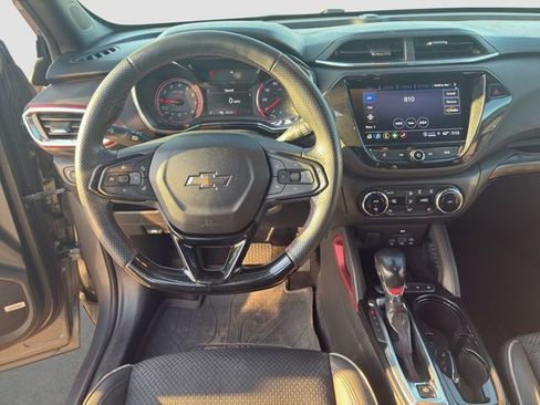 Used 2022 Chevrolet TrailBlazer RS w/ Sun and Liftgate Package FWD image 13
