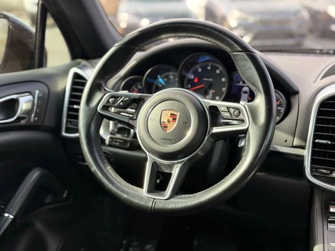 Used 2017 Porsche Cayenne image 35