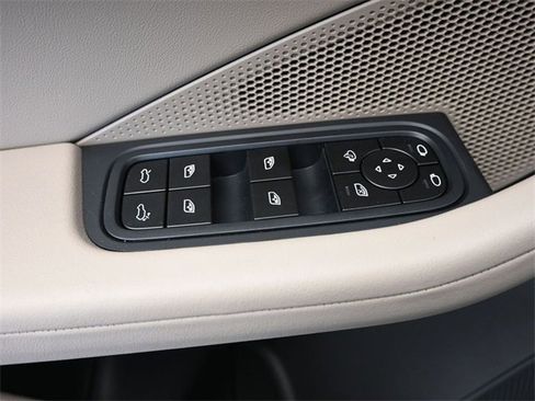 Used 2025 Porsche Macan Electric image 8