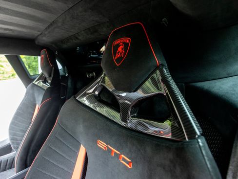 Used 2021 Lamborghini Huracan STO RWD image 25
