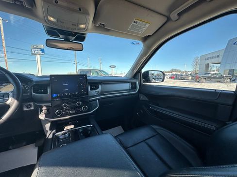 Used 2024 Ford Expedition Max XLT image 17